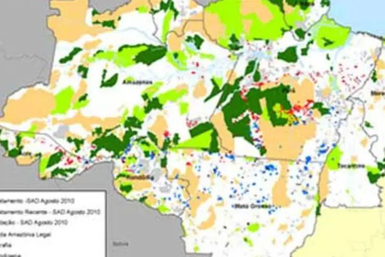 Áreas desmatadas aparecem em vermelho no mapa do SAD: o Pará sozinho foi responsável por 68% do desmatamento na Amazônia em agosto de 2010.     