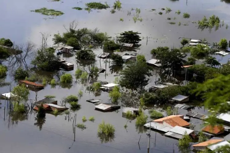 
	Assun&ccedil;&atilde;o: &quot;H&aacute; cerca de 80 mil pessoas em ref&uacute;gios e outras 20 mil em casas particulares. Assim est&aacute; distribu&iacute;do o mapa que temos&quot;
 (REUTERS)