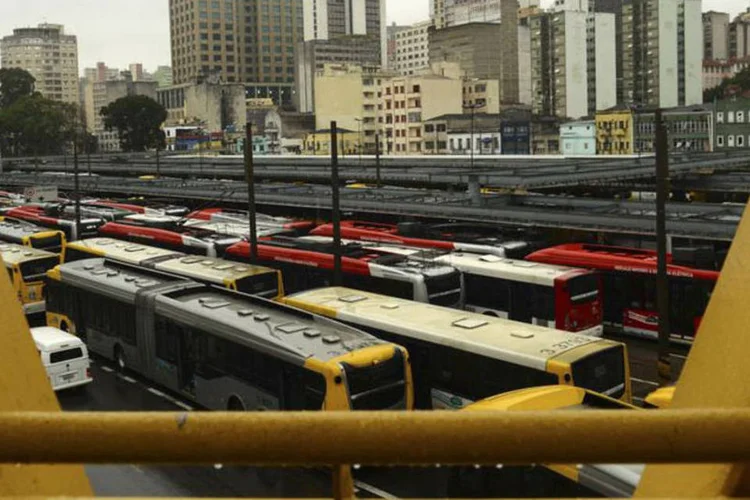
	Paralisa&ccedil;&atilde;o: o movimento afetou 17 linhas de &ocirc;nibus
 (Rovena Rosa/Agência Brasil)