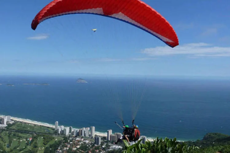 Pedra Bonita: acidente aconteceu por volta das 14h de ontem, mas Gomes só foi localizado por soldados do Corpo de Bombeiros no final da tarde (Divulgação/Divulgação)