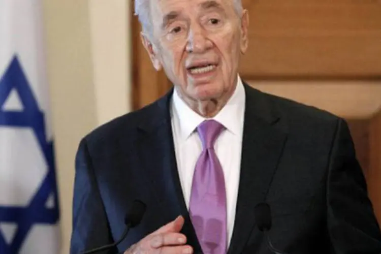 Peres: "Imaginem se o Irã vencesse. Nenhum país poderá impedi-lo de exporte livremente terrorismo ou de dominar a economia mundial" (Andreas Lazarou/AFP)