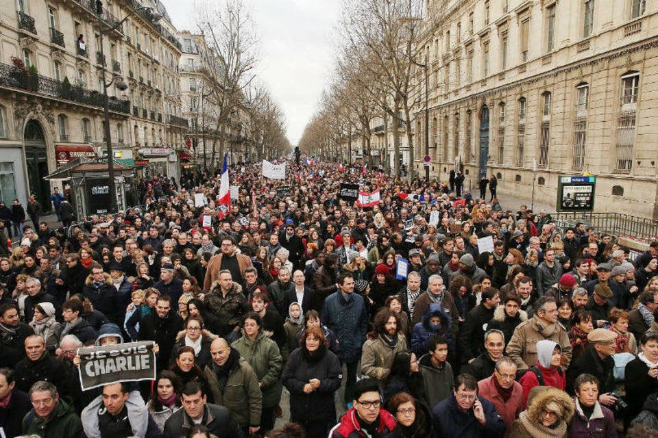 Mais de um milhão marcham em Paris contra atentados