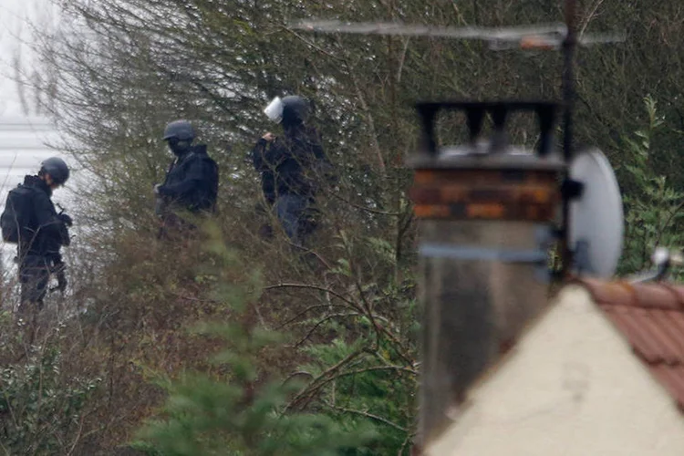 
	For&ccedil;as de seguran&ccedil;a da Fran&ccedil;a: duas pessoas j&aacute; foram presas em uma investiga&ccedil;&atilde;o de autoridades de combate ao terrorismo
 (REUTERS/Pascal Rossignol)