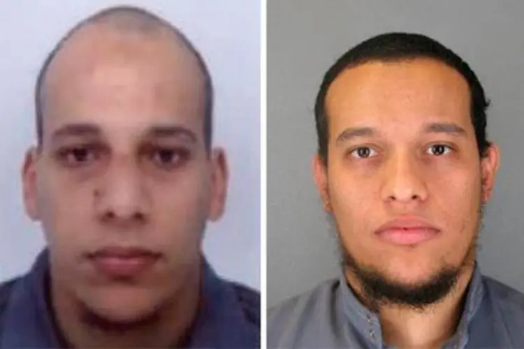 
	Cherif Kouachi (E) e seu irm&atilde;o Said Kouachi. A dupla &eacute; suspeita de ter realizado o ataque ao jornal sat&iacute;rico Charlie Hebdo
 (FRENCH POLICE/AFP)