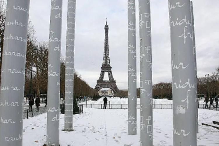 Nevasca em Paris: mau tempo mantém aeroportos fechados na Europa (Getty Images)