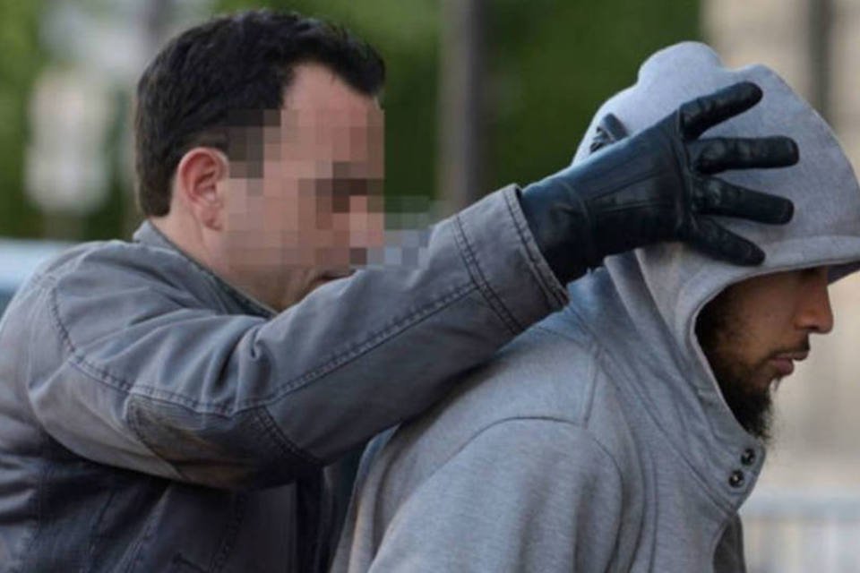 Polícia prende supeito por agressão a militar em Paris