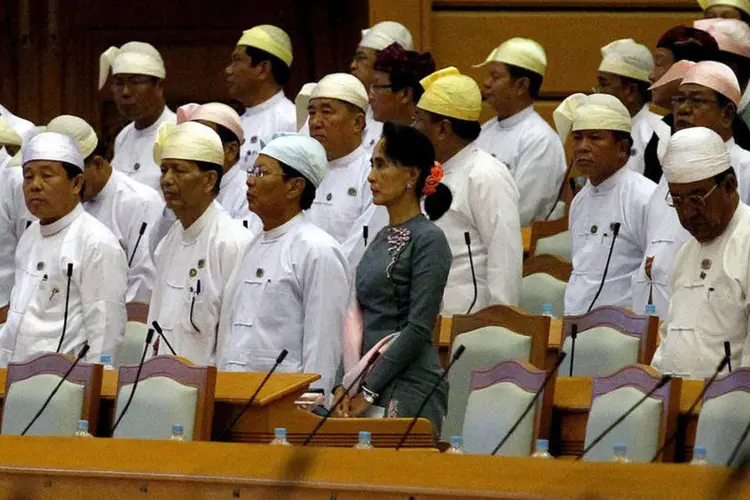 
	Suu Kyi como deputada: &quot;Vamos preparar o terreno para que o novo Parlamento possa trabalhar&quot;, declarou presidente da C&acirc;mara
 (Soe Zeya Tun / Reuters)