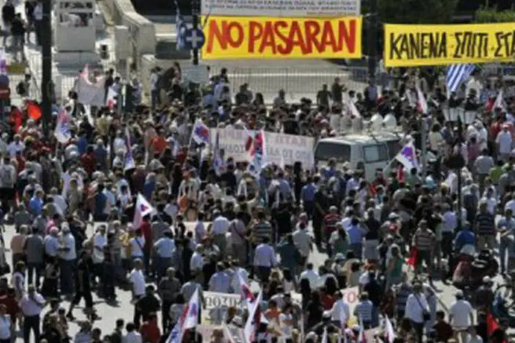 Protesto na Grécia: população é contra as privatizações defendidas pela UE (Aris Messinis/AFP)