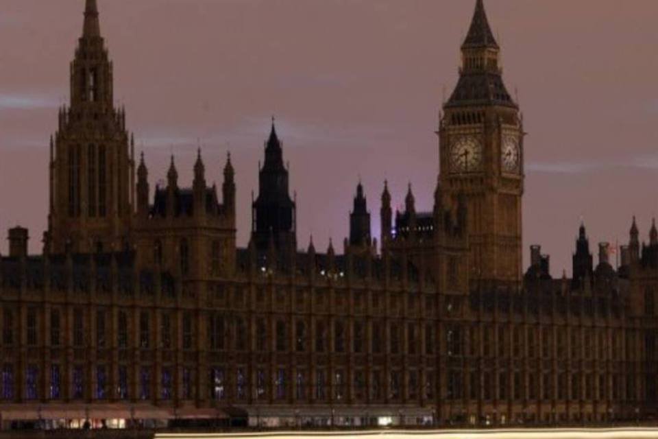 Reino Unido volta atrás em reforma da Câmara dos Lordes