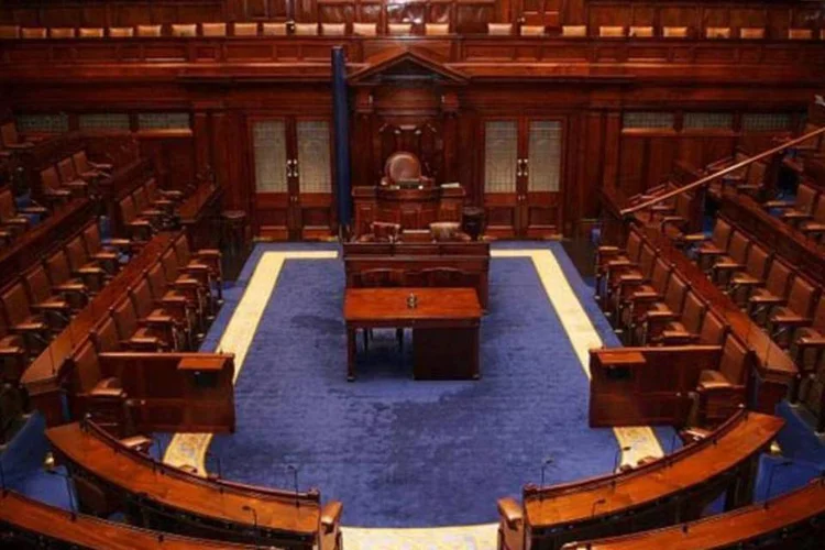 Parlamento irlandês: país admite falta de liquidez nos bancos, mas não quer ajuda da UE (Wikimedia Commons)