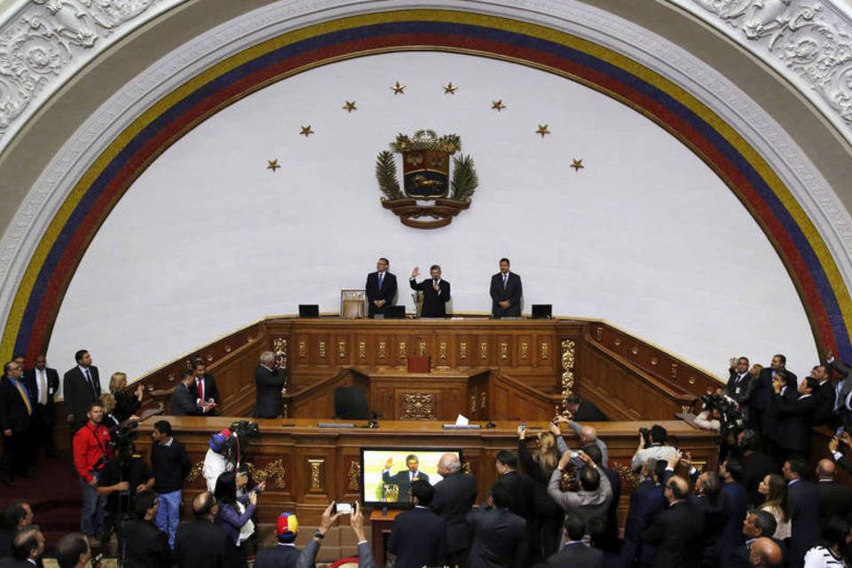 Parlamentares venezuelanos ficarão sem salário