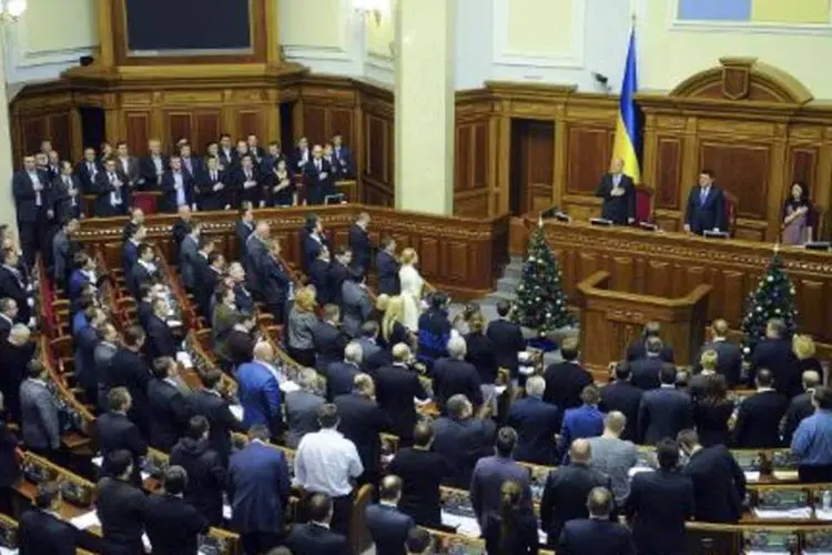 
	Parlamento ucraniano: como condi&ccedil;&atilde;o para ganhar a autonomia, as zonas pr&oacute;-R&uacute;ssia devem realizar elei&ccedil;&otilde;es locais segundo a legisla&ccedil;&atilde;o ucraniana
 (Andrew Kravchenko/AFP)