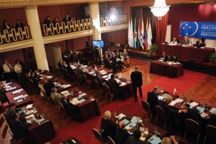 Plenária do Parlamento do Mercosul (Parlasul), em Montevidéu: parlamentares declararam apoio à Argentina na questão Malvinas (Miguel Rojo/AFP)