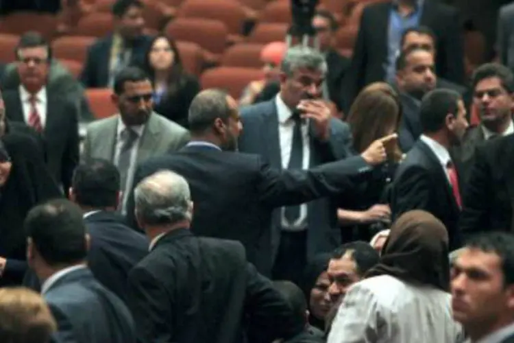 
	Parlamento: caos durante a sess&atilde;o ilustrava as profundas divis&otilde;es que minam o Iraque
 (AFP/Ahmad Al-Rubaye)