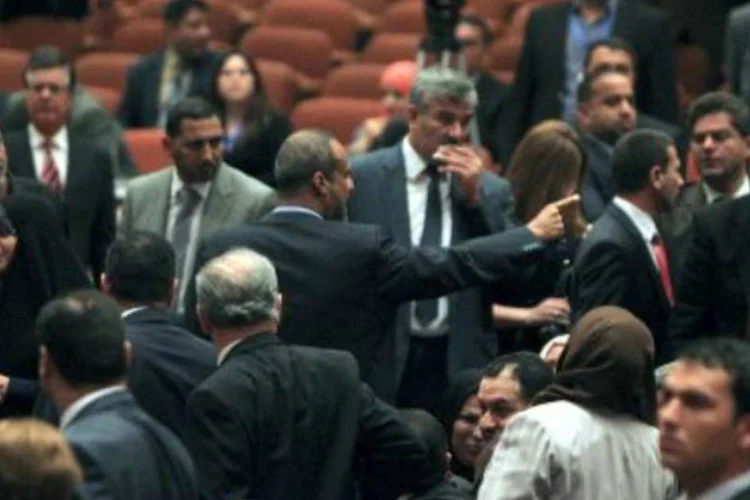 
	Parlamento: caos durante a sess&atilde;o ilustrava as profundas divis&otilde;es que minam o Iraque
 (AFP/Ahmad Al-Rubaye)