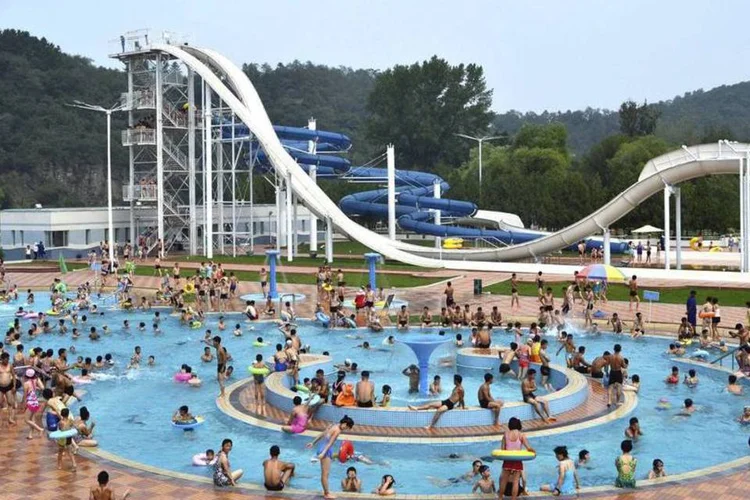 
	Parque aqu&aacute;tico Rungna em Pyongyang: regime de Kim Jong-un oferece pacotes tur&iacute;sticos
 (Reuters/Korean Central News Agency (KCNA))