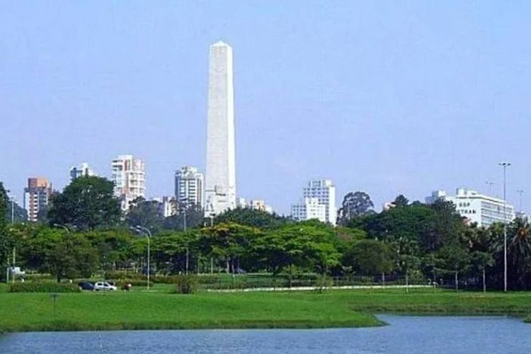 Obelisco de São Paulo para os heróis de 32 visto do Parque do Ibirapuera (Creative Commons/Divulgação)