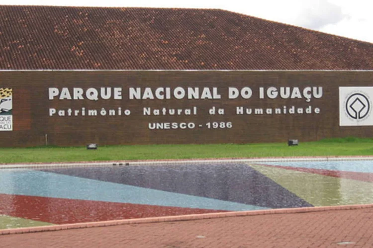Atualmente, o Parque Nacional de Iguaçu tem seis empresas concessionárias trabalhando na visitação, nos serviços de passeio, helicóptero e hotelaria (Jorge Andrade/Wikimedia Commons)