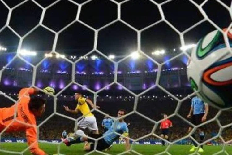 
	Col&ocirc;mbia descarta o Uruguai: brilha a estrela de James Rodriguez
 (AFP)