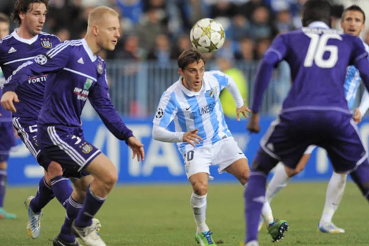 
	A Uefa proibiu o M&aacute;laga de participar de competi&ccedil;&otilde;es europeias por uma temporada por atrasos nos pagamentos de sal&aacute;rios de jogadores e seus impostos
 (Denis Doyle/ Getty Images)
