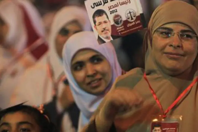 Partidários do canditado Mohammed Mursi participam de comício eleitoral (©AFP / Mahmud Hams)