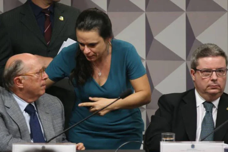 
	Comiss&atilde;o do impeachment: o pedido de impedimento aceito na C&acirc;mara est&aacute; restrito &agrave;s den&uacute;ncias por crime de responsabilidade em manobras fiscais
 (Fabio Rodrigues Pozzebom/Agência Brasil)