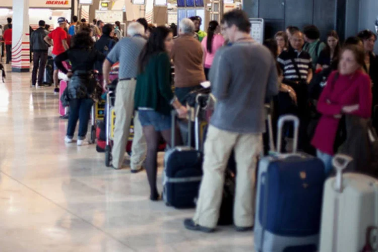 Aeroporto: o aplicativo é apenas informativo e não isenta a pessoa de preencher a declaração de bagagem (Pablo Blazquez Dominguez/Getty Images)
