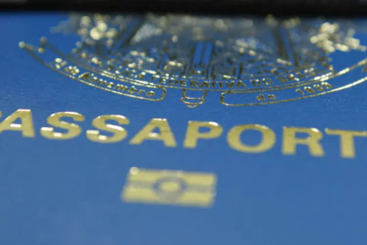
	Passaporte: em 2013, a Pol&iacute;cia Federal bateu recorde de emiss&atilde;o de passaportes para brasileiros
 (Marcos Santos/USP Imagens)