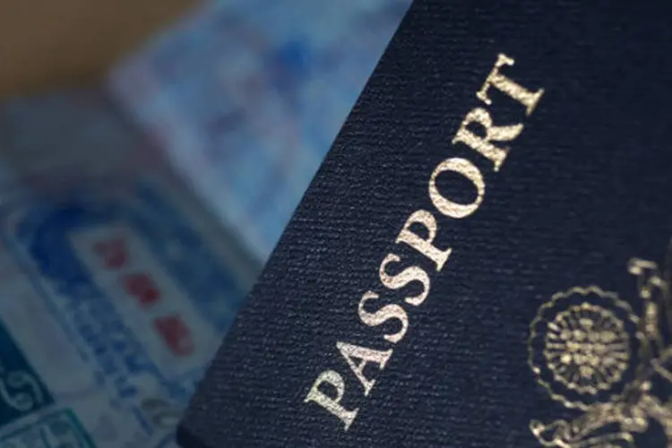 
	Passaporte dos EUA: alerta sugere que americanos deixem passaporte em local seguro. Eles devem portar apenas c&oacute;pia do documento
 (Victor J. Blue/Bloomberg)