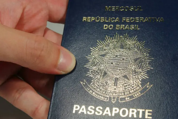 
	Passaporte:&nbsp;o requisito de visto para cidad&atilde;os brasileiros estava vigente desde 2005 e que a partir de maio de 2010 o M&eacute;xico aplicou mecanismos de facilita&ccedil;&atilde;o migrat&oacute;ria aos cidad&atilde;os que contassem com visto dos EUA.
 (Marcos Santos/USP Imagens)