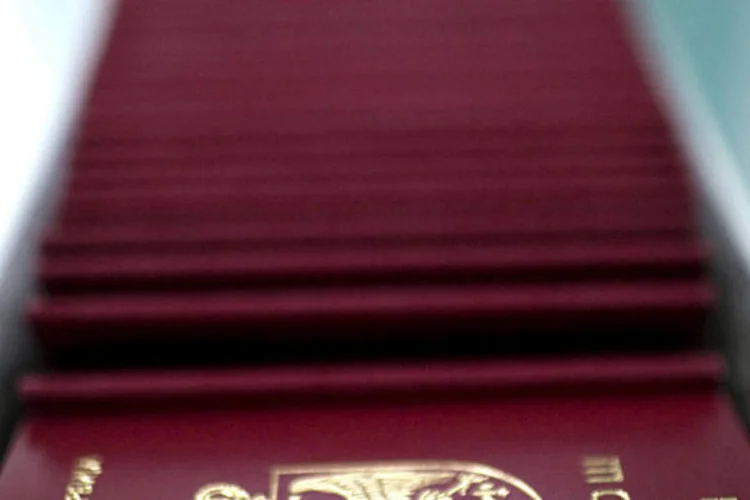 
	Passaportes: EUA poderiam ganhar 440 mil empregos at&eacute; 2021 e receber uma infus&atilde;o anual de 85 bilh&otilde;es de d&oacute;lares na economia
 (Oliver Bunic/Bloomberg News)