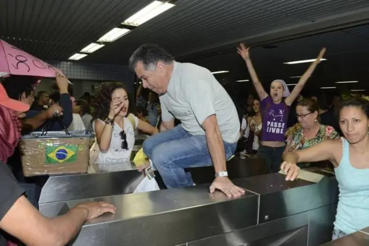 
	Caos no metr&ocirc;: greve em S&atilde;o Paulo &eacute; uma das raz&otilde;es para que dirigentes estejam temerosos pela Copa
 (Valter Campanato/Agência Brasil)