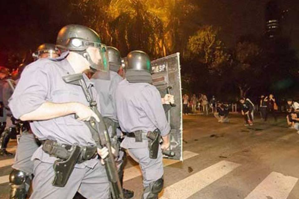 Protesto contra tarifa tem confronto e depredação em SP