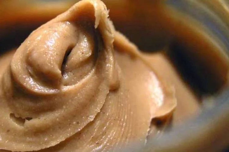 
	Pasta de amendoim da marca Smuckers: a companhia&nbsp;&nbsp;tamb&eacute;m relatou custos maiores de caf&eacute; verde e amendoins
 (Wikimedia Commons)
