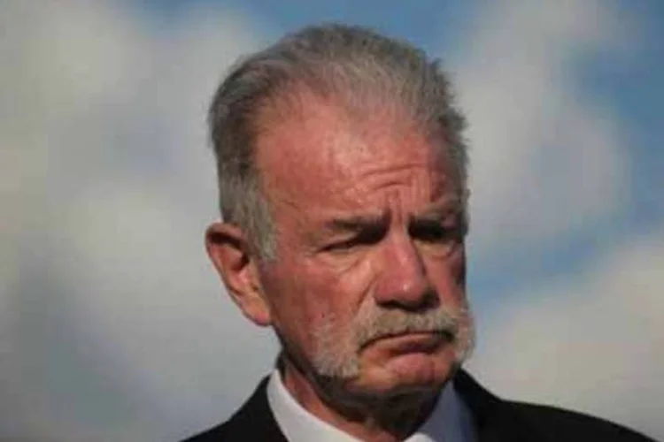 Pastor americano Terry Jones pretendia queimar Alcorão em aniversário dos atentados de 11/09 (.)