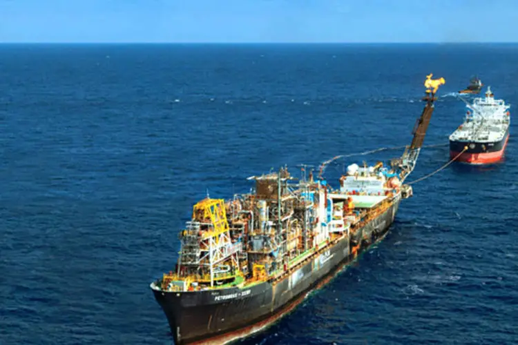 Plataforma da Petrobras: pré-sal começou a ser explorado comercialmente em outubro de 2010 (Divulgação)