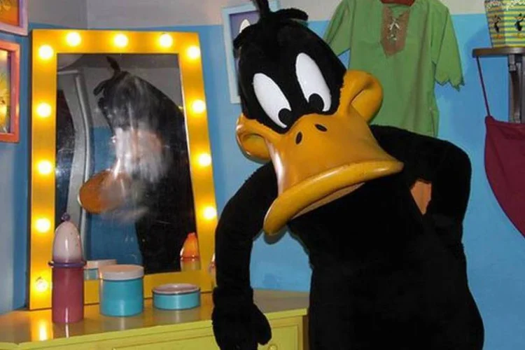 Patolino no parque da Warner em Madri; Hopi Hari tabém terá personagens da marca (Divulgação/Parques Reunidos)