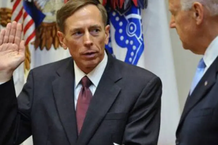 General David Petraeus presta juramento diante de Joe Biden
 (Mandel Ngan/AFP)
