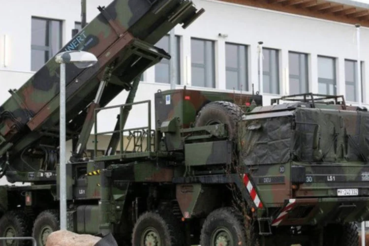 
	Lan&ccedil;adores de m&iacute;sseis Patriot: Turquia &eacute; um aliado pr&oacute;ximo e o governo americano est&aacute; disposto, dentro da Otan, a contribuir para sua defesa, declarou os EUA
 (Bernd Wustneck/AFP)