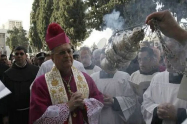 Fuad Twal chega à Basílica da Natividade (AFP / Musa al-Shaer)
