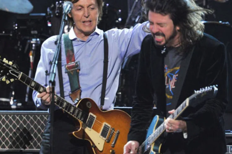 
	Paul McCartney e Dave Grohl j&aacute; se apresentaram juntos no Grammy 2012
 (Getty Images)
