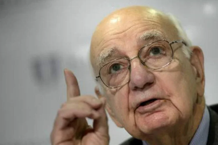 
	Paul Volcker, ex-presidente do Federal Reserve: &quot;N&atilde;o posso dizer qual ser&aacute; a pr&oacute;xima crise. Mas sabemos que h&aacute; um alto n&iacute;vel de endividamento&quot;, argumentou
 (BRENDAN SMIALOWSKI/AFP)