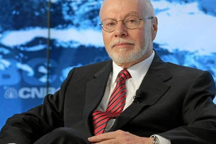 
	Paul Singer: entre os principais pontos avaliados est&atilde;o os poss&iacute;veis benef&iacute;cios de assumir o controle de outra empresa a&eacute;rea do Brasil controlada pelos irm&atilde;os Efromovich, disse fonte
 (World Economic Forum/Wikimedia Commons)
