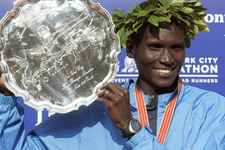 Além de contar suas lembranças, o queniano Paul Tergat conta como se sentiu quando viu Vanderlei Cordeiro de Lima receber o abraço de um padre irlandês, na maratona em Atenas (Getty Images)