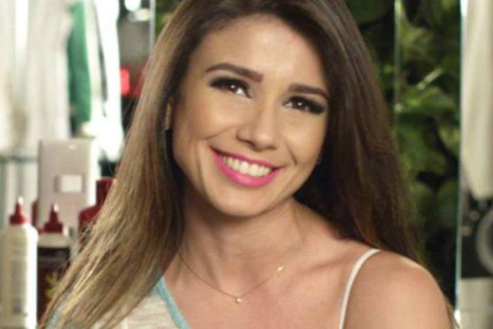 Paula Fernandes se transforma para Wella Proseries