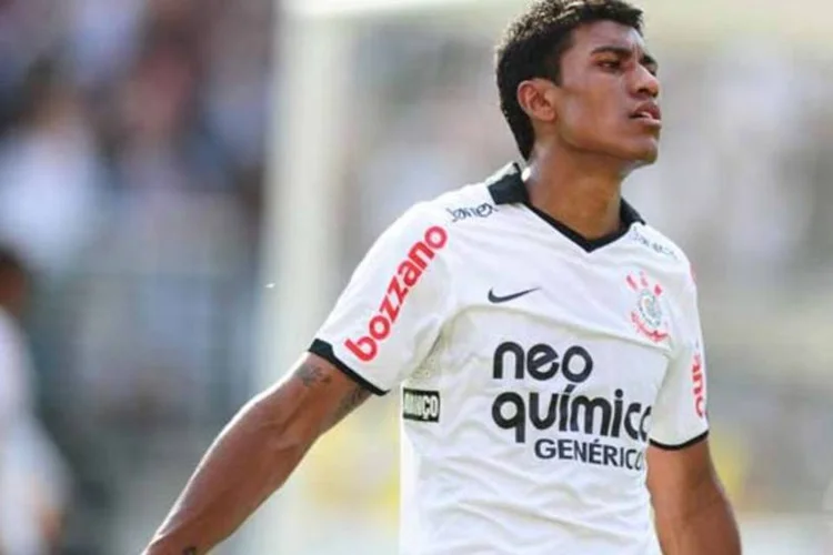 
	Jogador do&nbsp;Corinthians com o patroc&iacute;nio da Neo Qu&iacute;mica, da Hypermarcas, que estampou os uniformes do time em 2012
 (Arquivo/Abril)