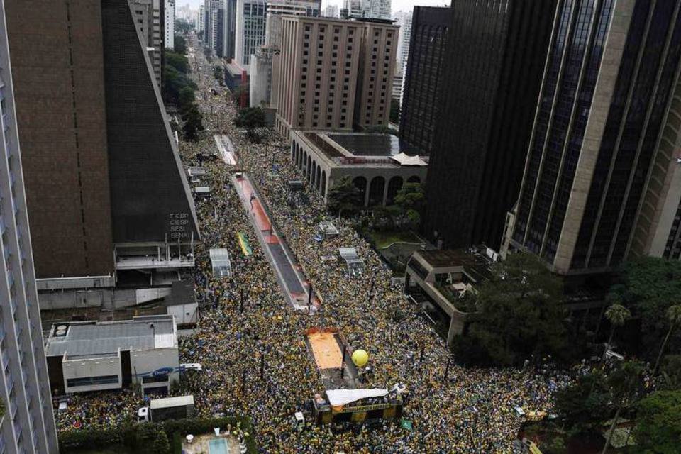 Grupos do 'Fora Dilma' tentam atingir mais cidades