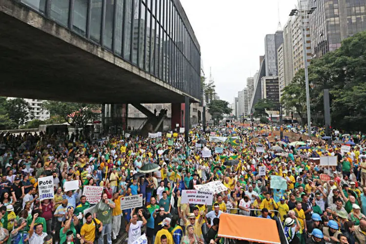 
	Manifestantes: A cada dois minutos cerca de 4 mil pessoas chegam &agrave; regi&atilde;o para participar do protesto contra o governo de Dilma Rousseff
 (Paulo Pinto/Fotos Públicas)