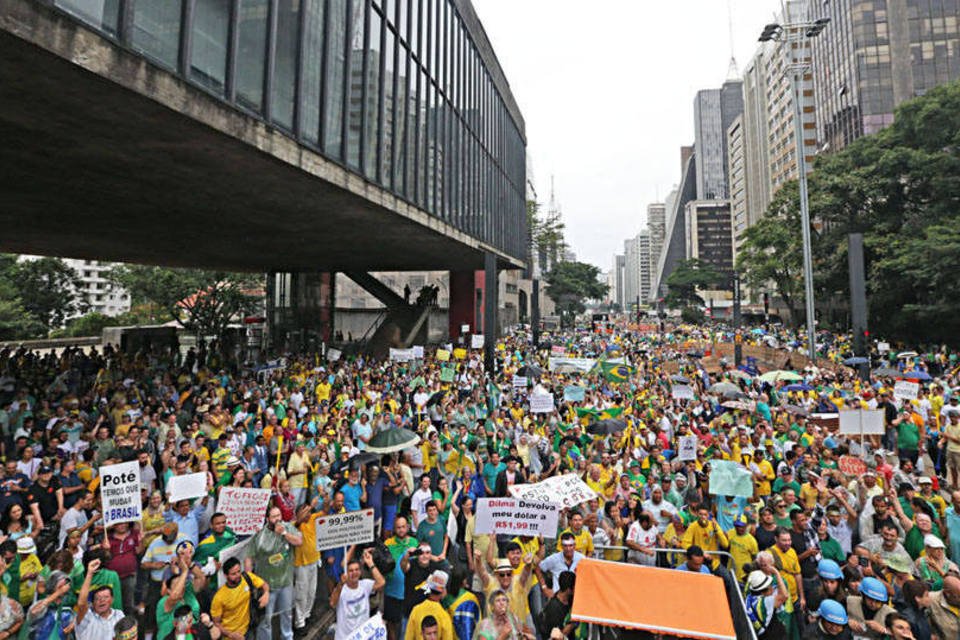 PM estima 1 milhão de manifestantes na Avenida Paulista