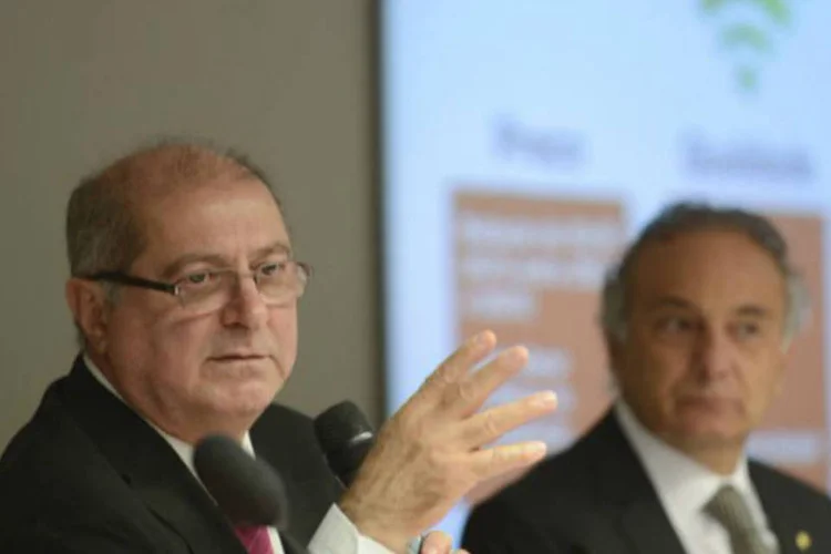 Paulo Bernardo: "Há um atraso e com certeza isso causa uma tensão" (Marcelo Camargo/Agência Brasil)